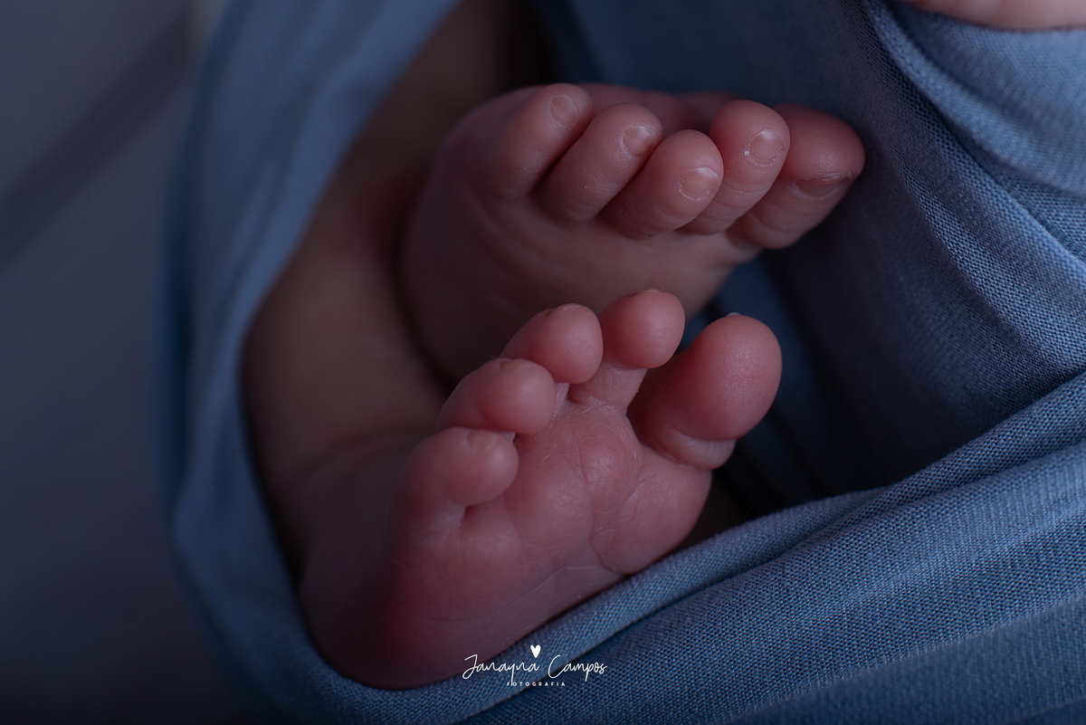 Newborn detalhes pés 