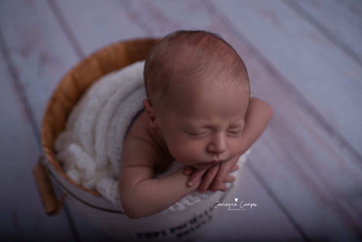 Newborn fundo de madeira branca