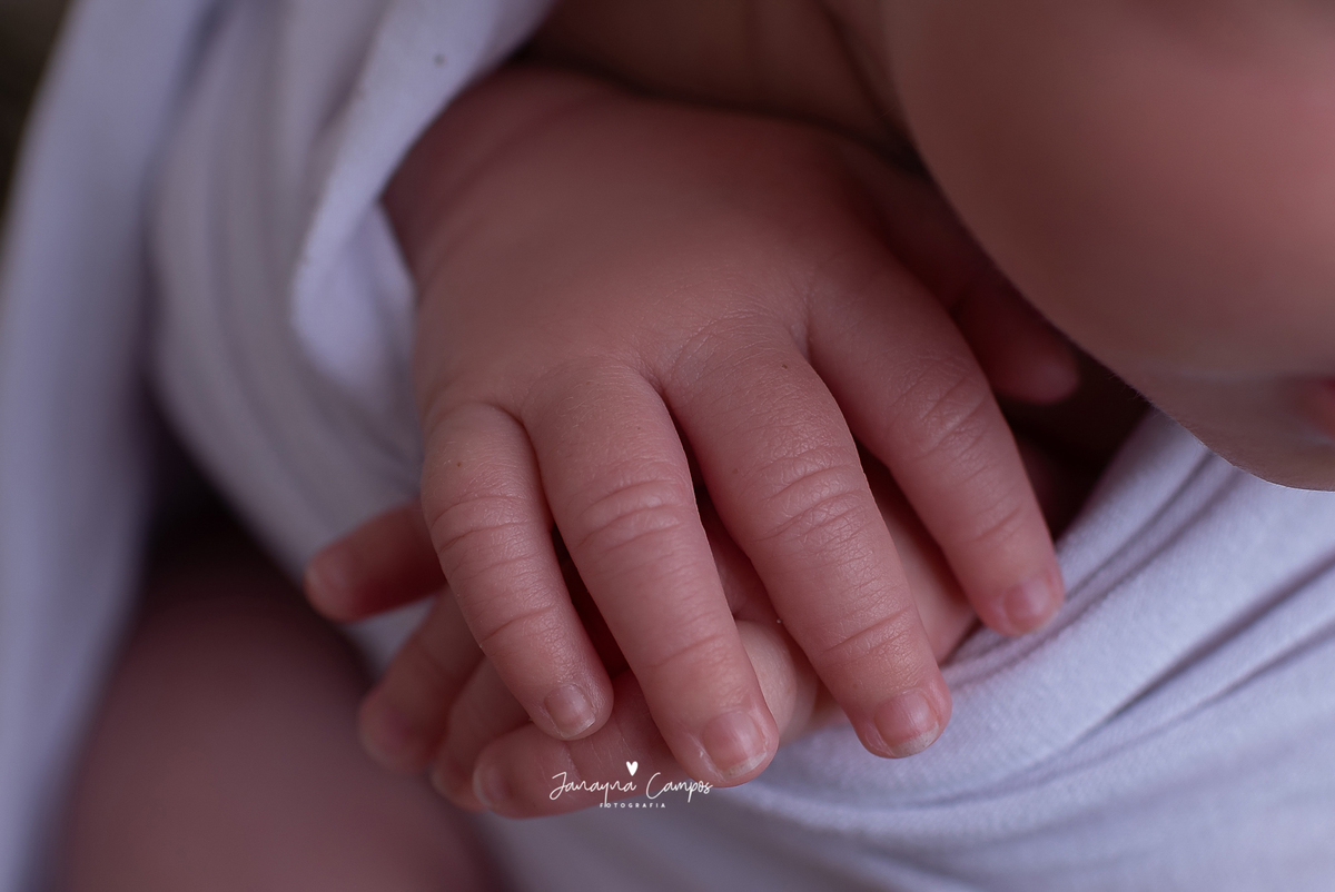 Newborn detalhes mãos