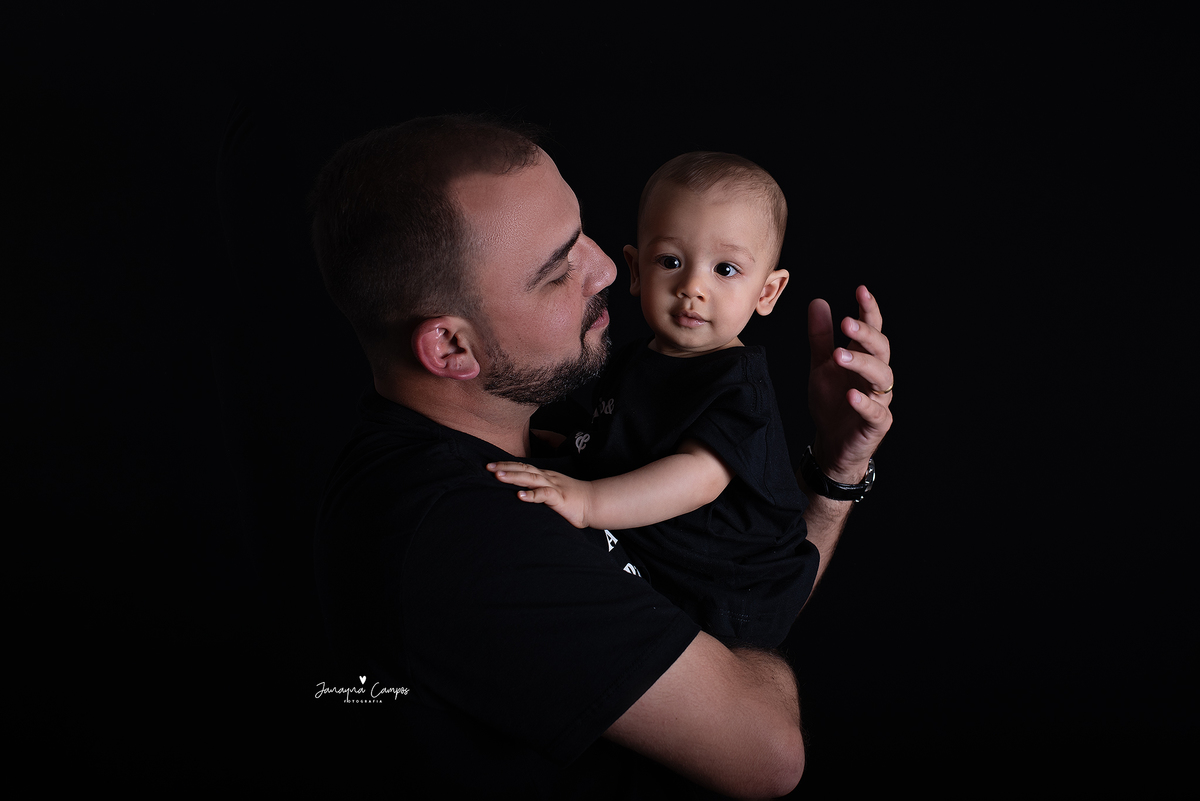 Ensaio pai e filho fundo preto