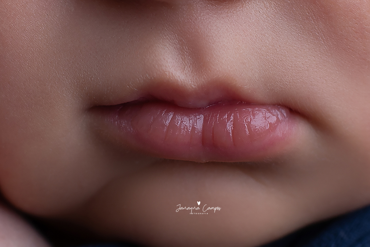 Newborn menino detalhes  boca 