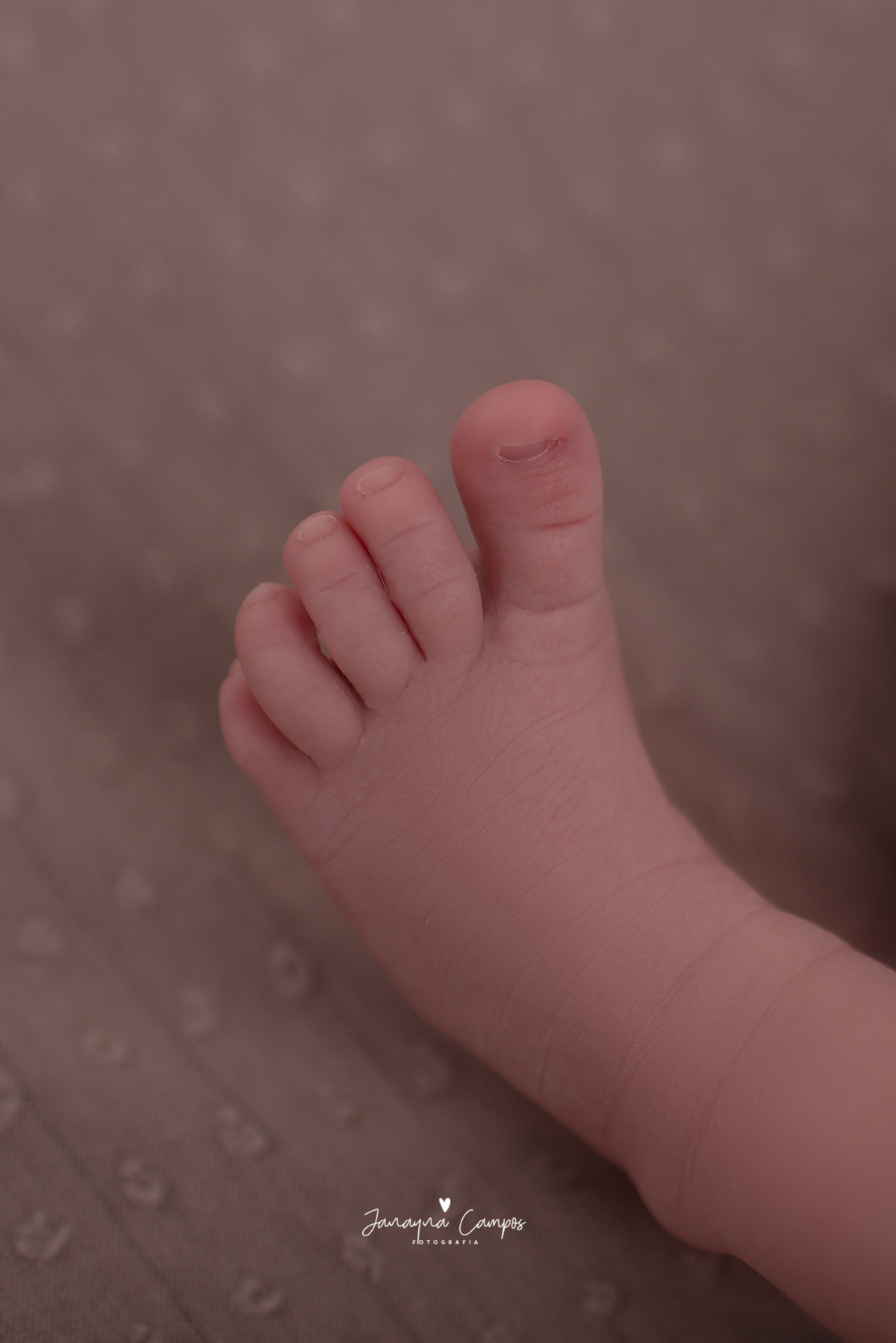 Newborn detalhes pés