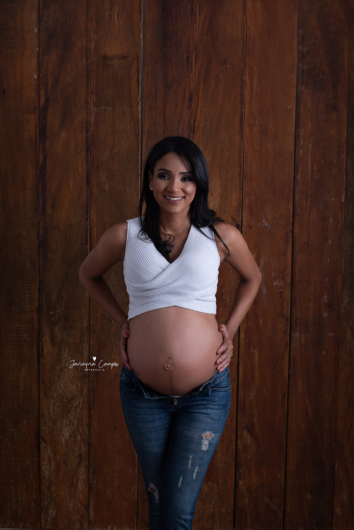 Gestante fundo de madeira