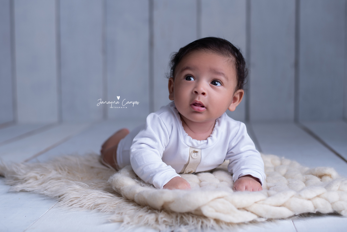 Acompanhamento do bebê madeira branca