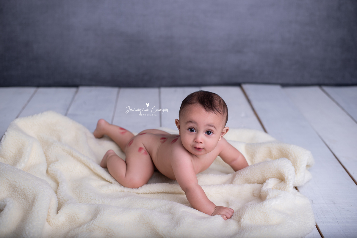 Acompanhamento menino beijos batom