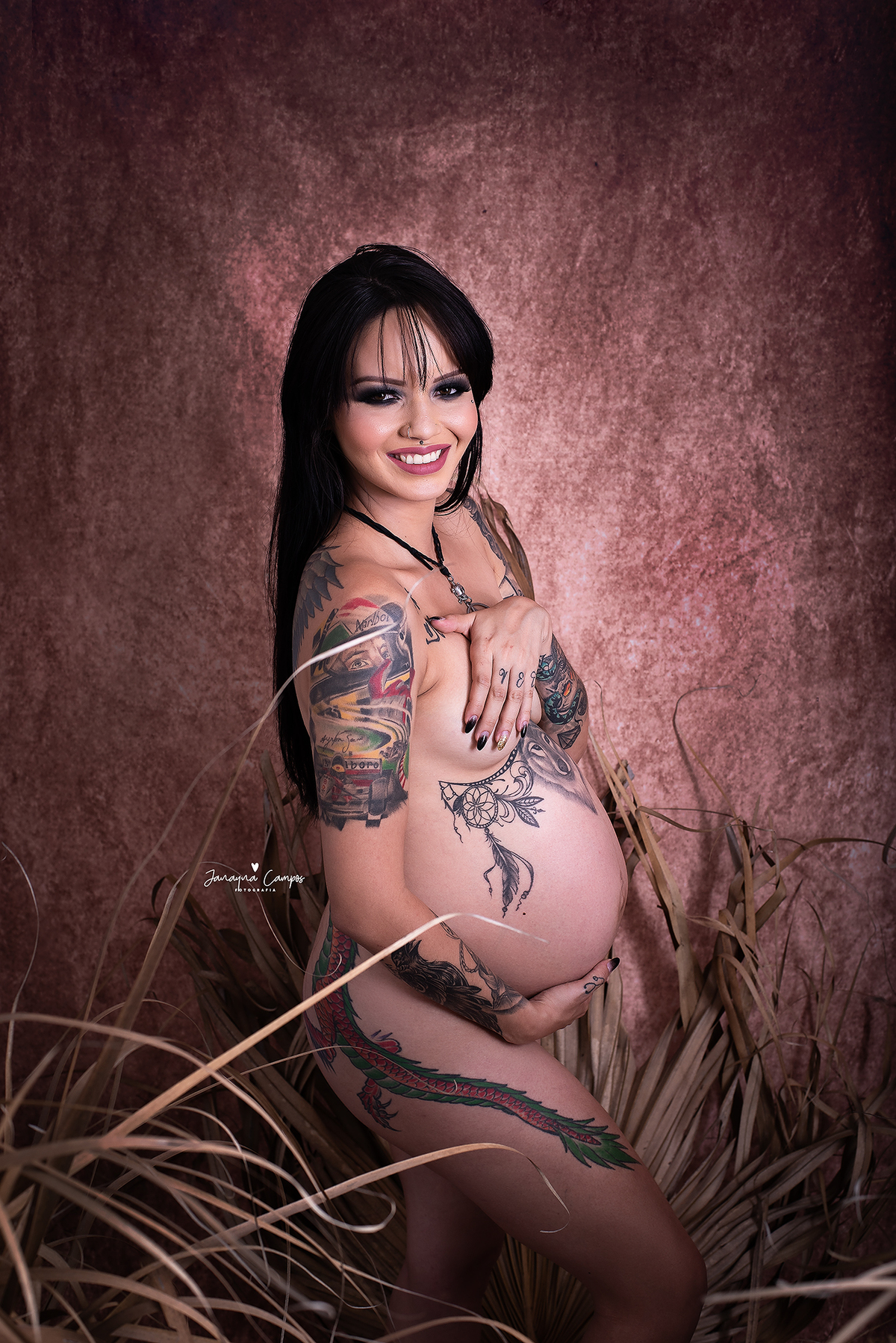 Ensaio gestante tatuada nu