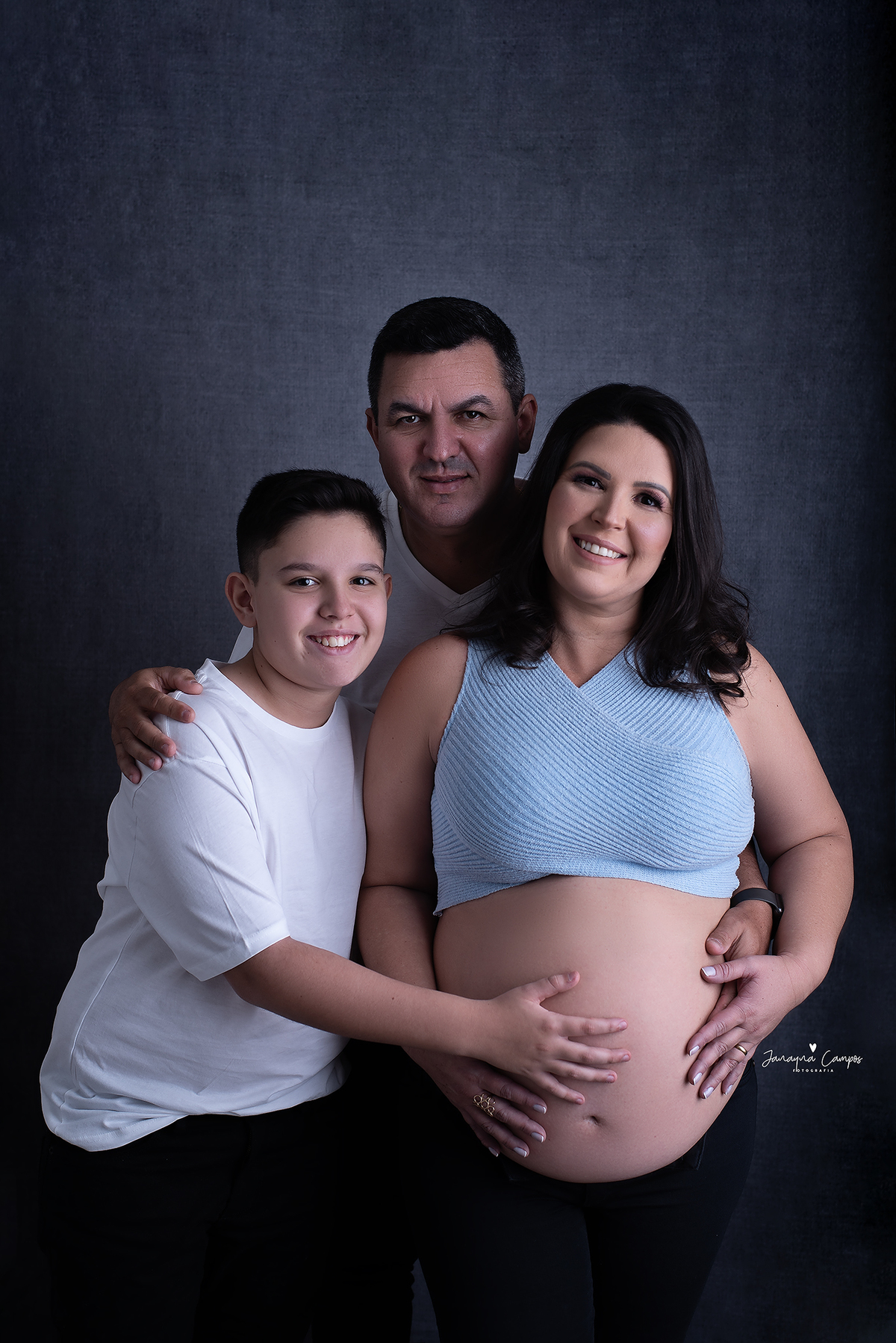 Ensaio gestante fundo cinza