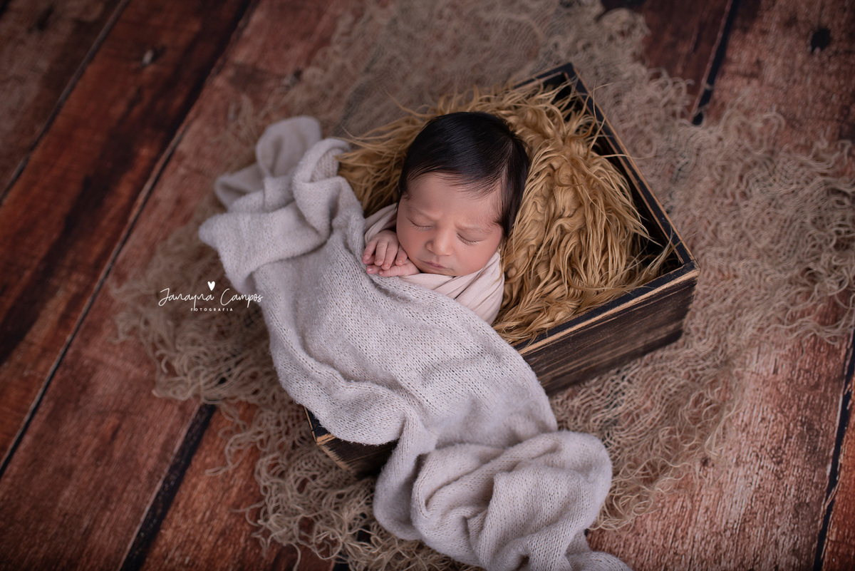 Newborn fundo de madeira