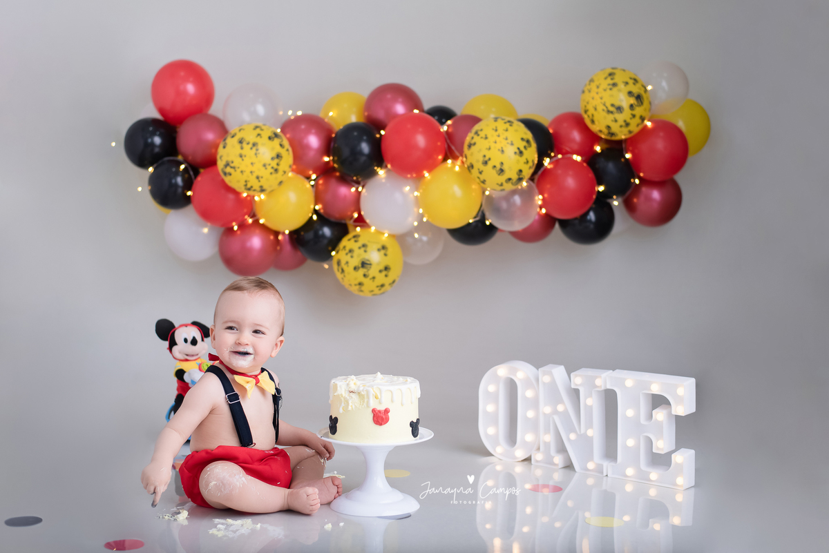 Smash the cake mickey mouse