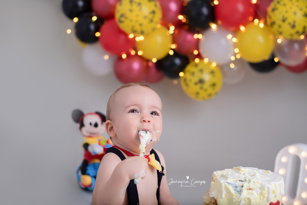 Smash the cake