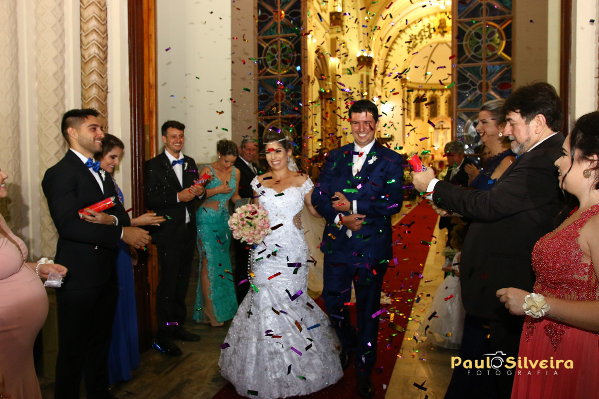 confetes saída noivos