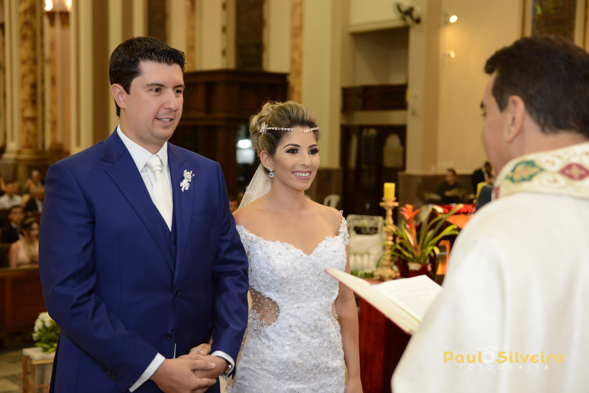 altar igreja padre noivos