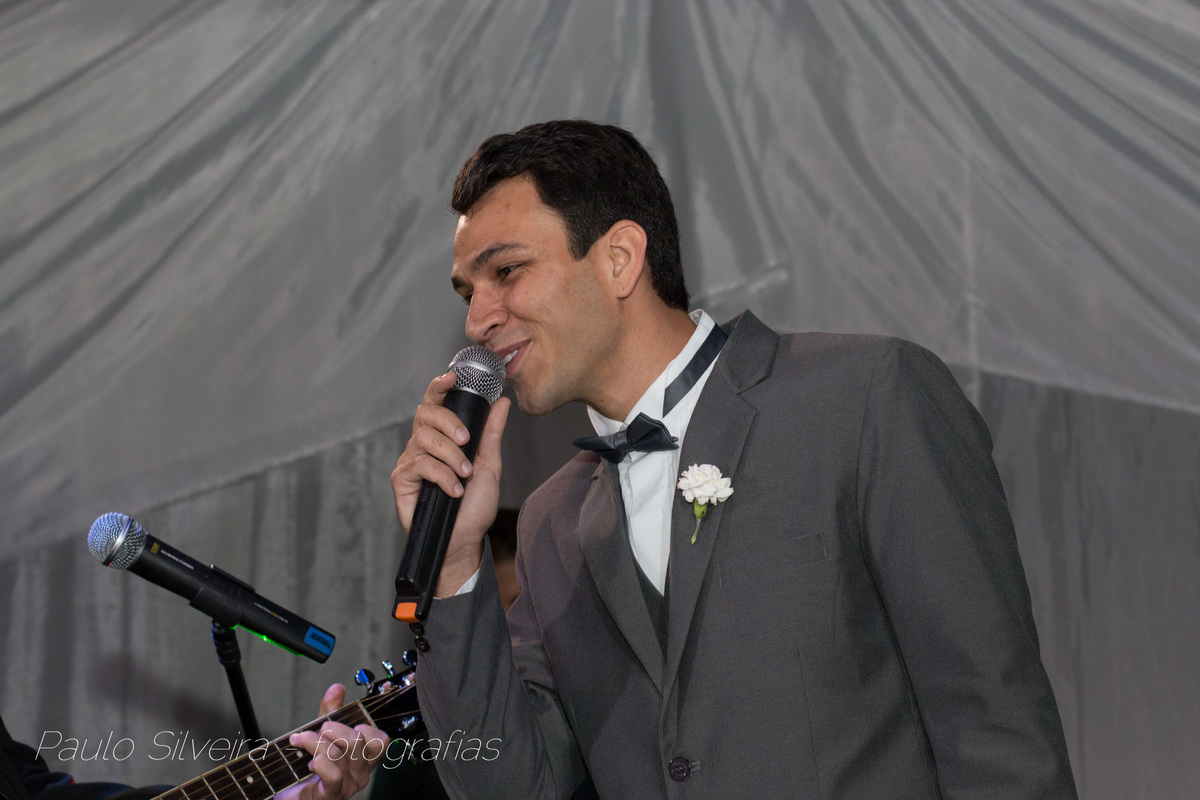 noivo cantando noiva