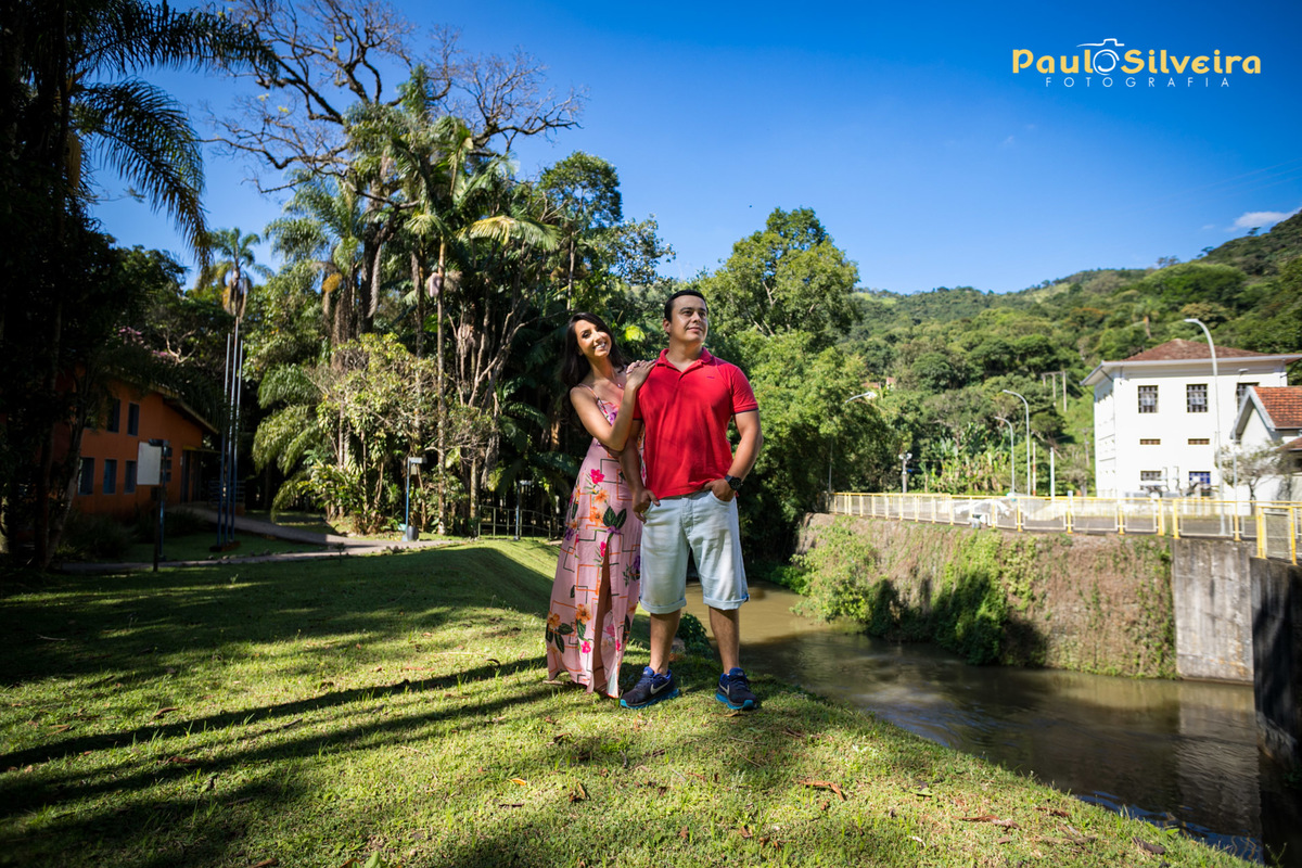 paisagem natural entre arvores e casarões - cascata das antas
