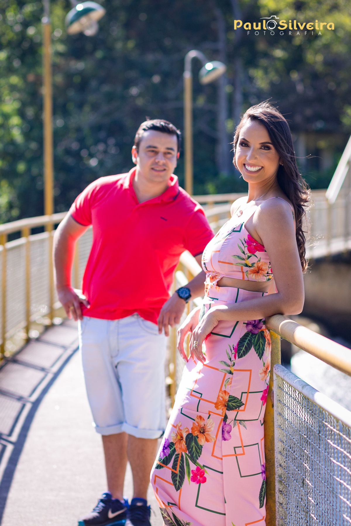 lindo sorriso noiva em ensaio sobre ponte - cascata das antas