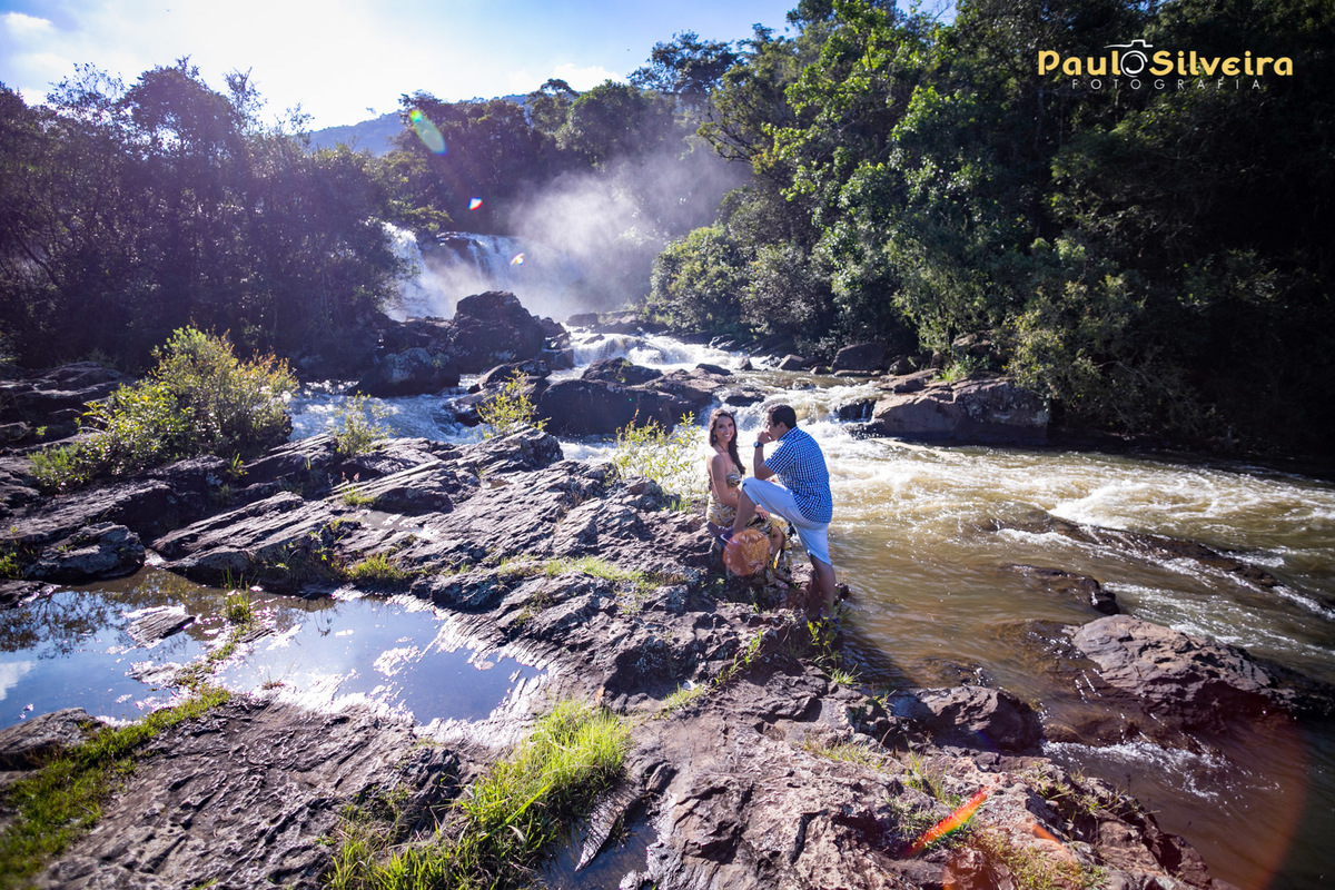 lindo casal foto perfeita romantismo e troca de olhares - cachoeira véu das noivas