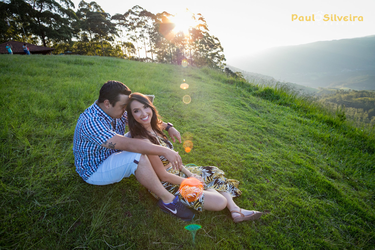 por do sol casal em momento radiante - rampa de voo livre