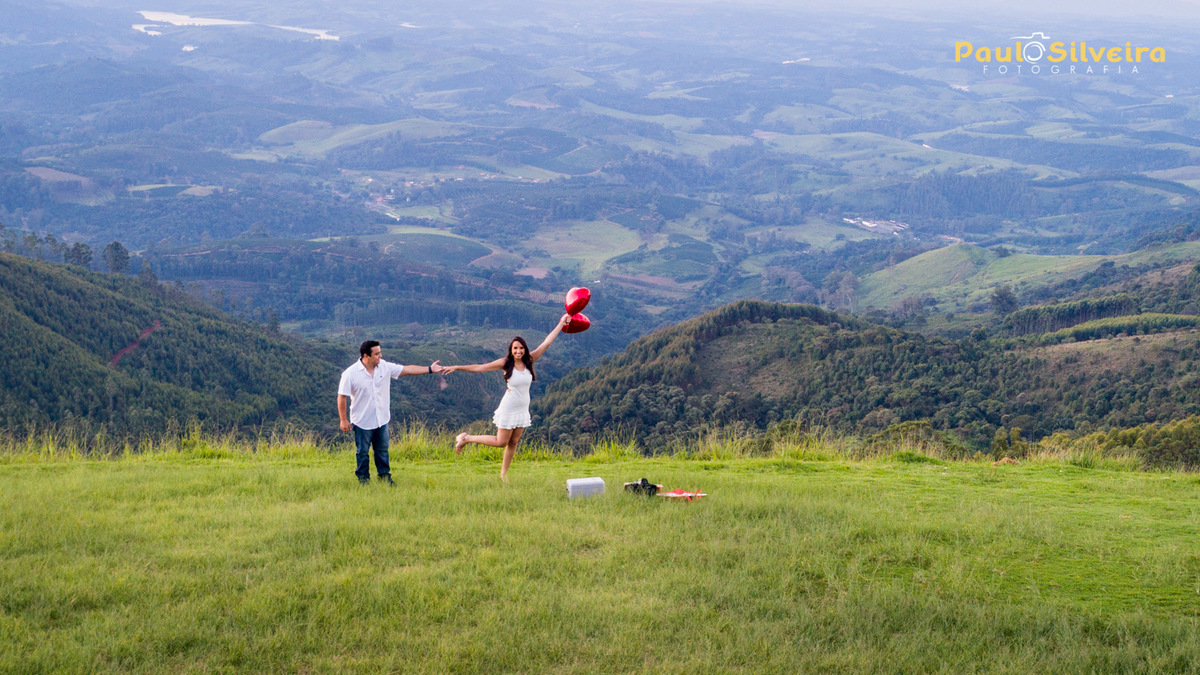 noiva voando com balões foto criativa - rampa de voo livre - poços de caldas