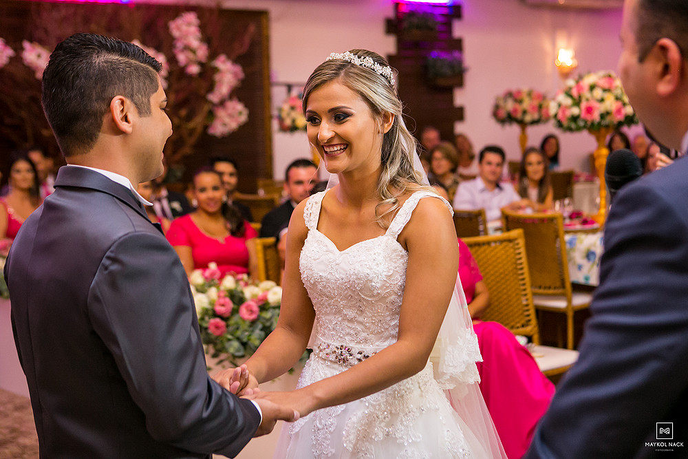 noivos felizes tubarão