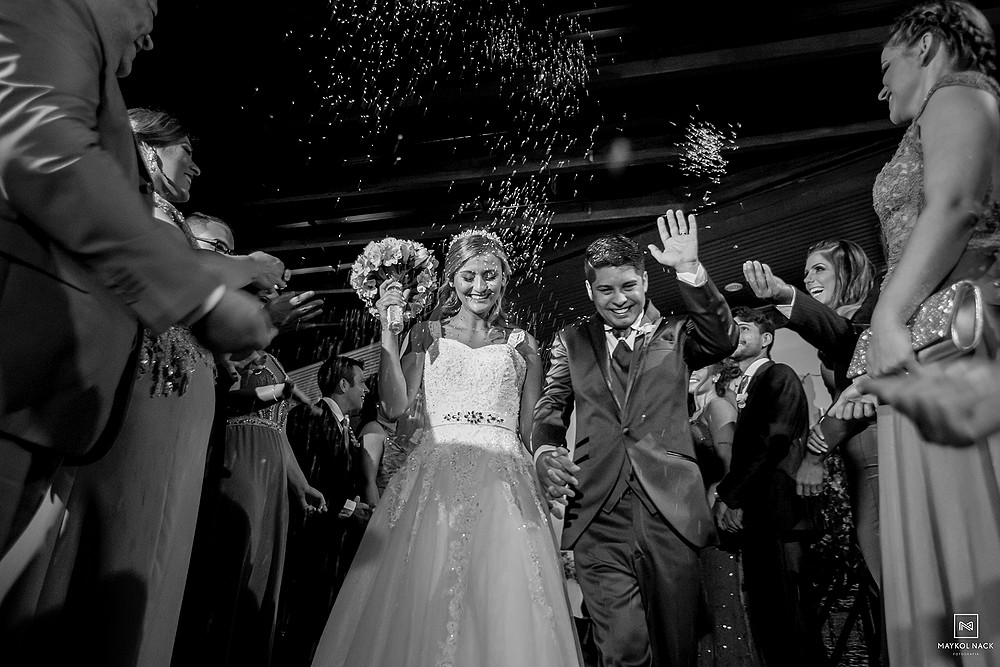 o que jogar na saída do casamento