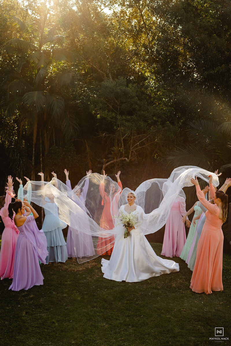 Noiva com madrinhas casamento