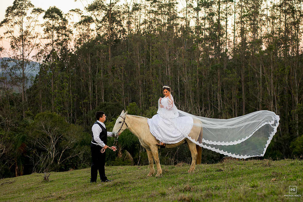 fotos de vestido de noiva com cavalos