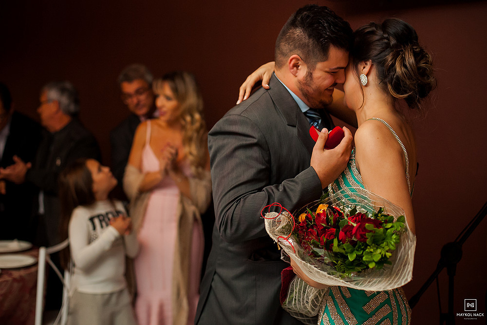 Pedido de noivado em Formatura de Direito UNESC