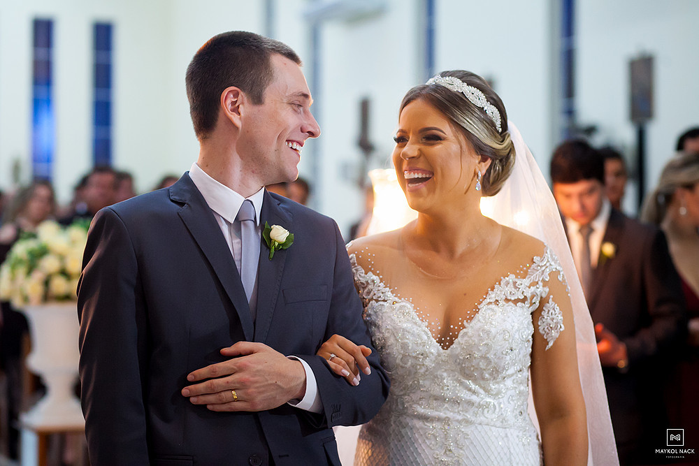 noivos felizes casamento