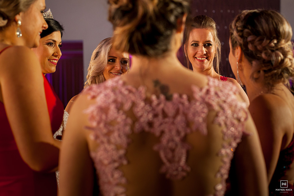 noiva e amigas armazem