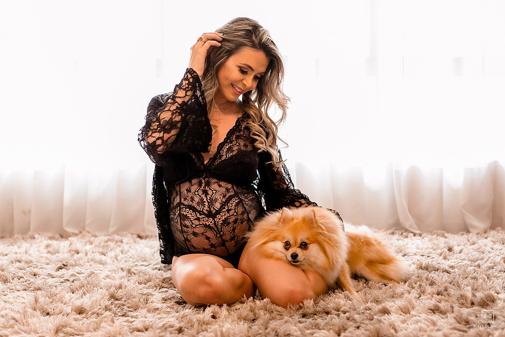 grávida com caozinho