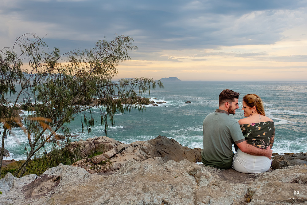casal na praia do matadeiro