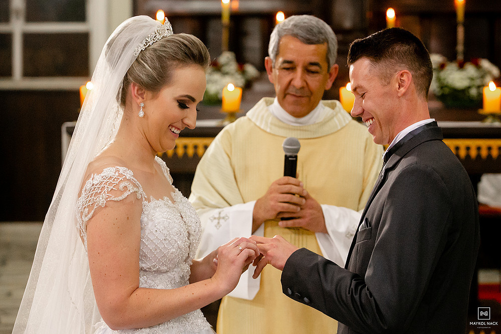 noivos noiva noivo aliança amor 