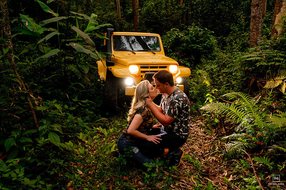 casal que gosta de trilha