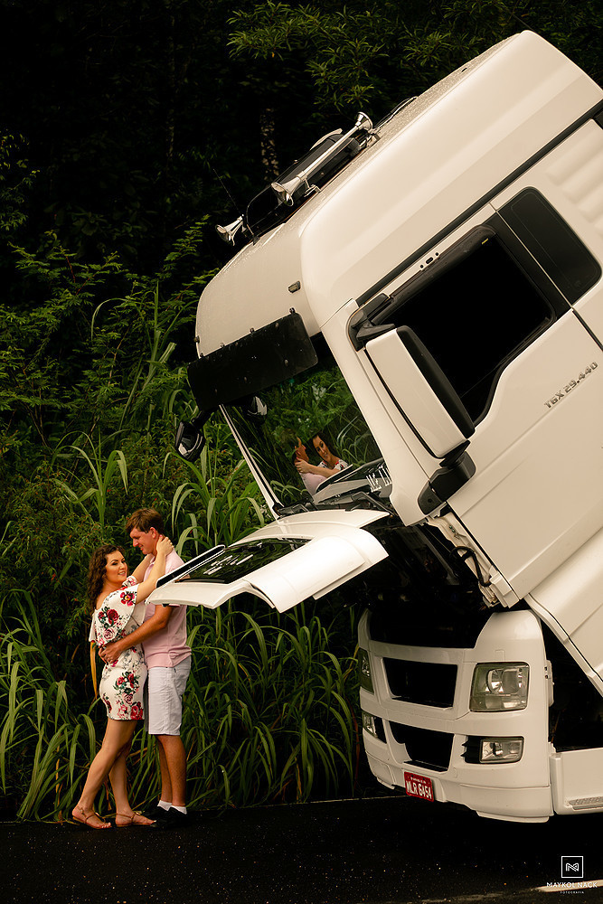 serra do corvo branco com caminhão
