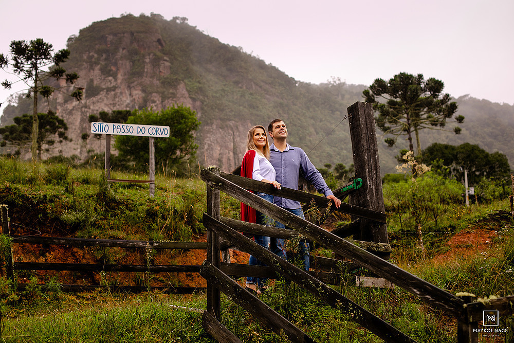 ensaio de casal na serra do corvo branco