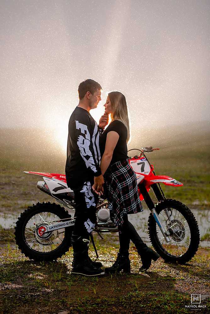 serra do corvo branco com moto