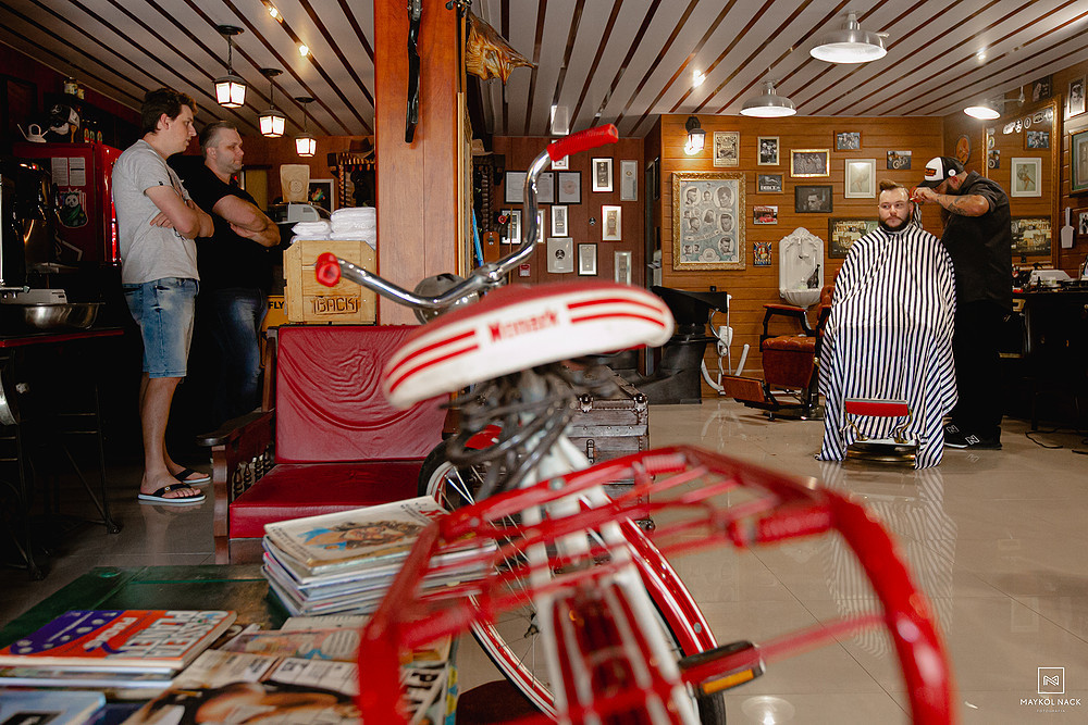 noivo na barbearia em tubarao