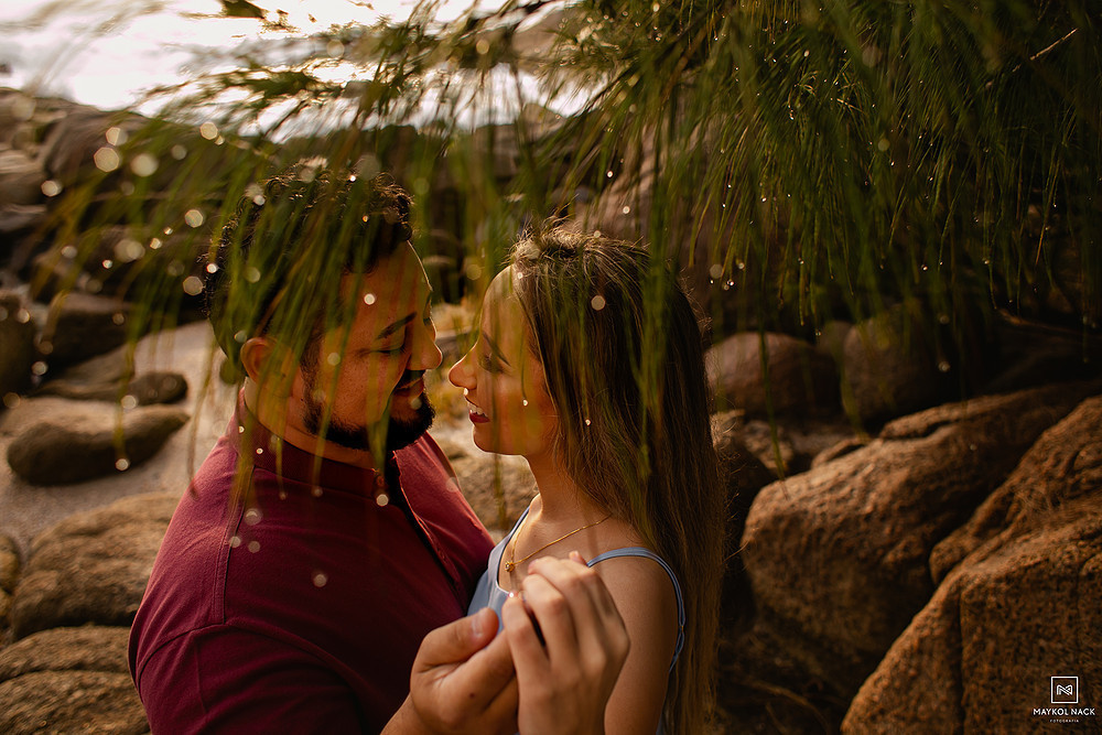 ensaio de casal na praia do ouvidor