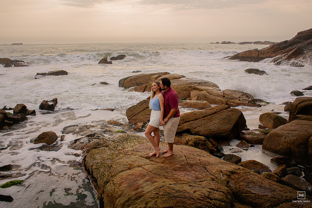 ensaio de casal na praia do ouvidor