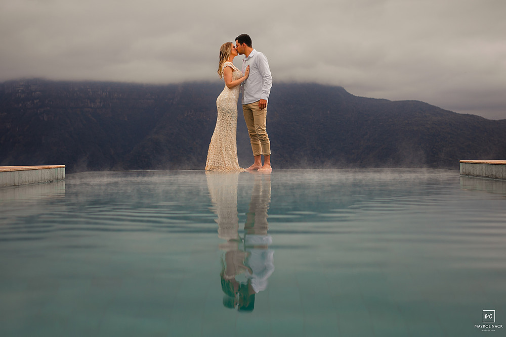ensaio de casal piscina infinita