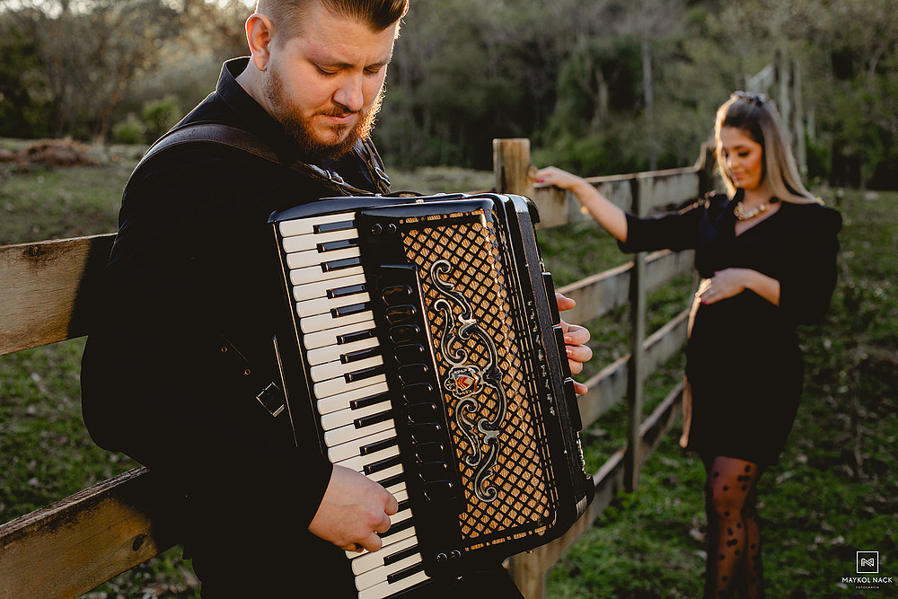 pai e mae com acordeon