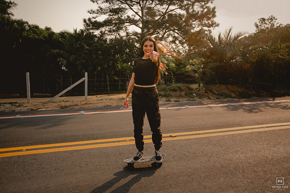 andando de skate no por do sol