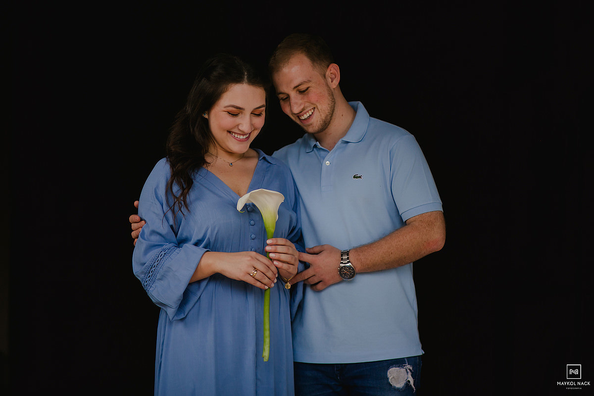 casal com copo de leite anitápolis