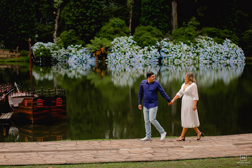 ensaio de casal no lago negro