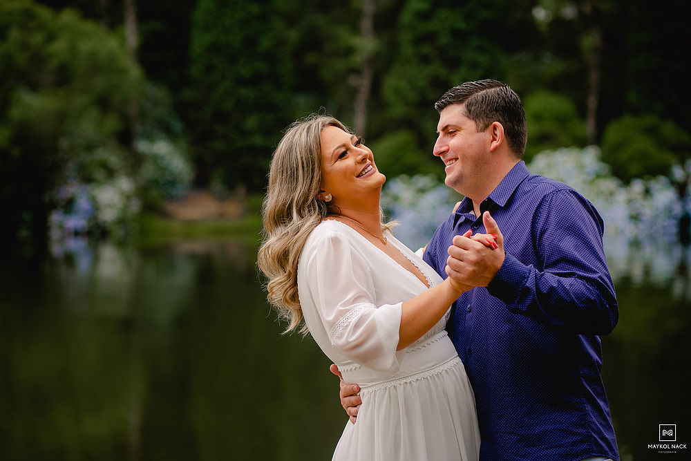 book de casal no lago negro