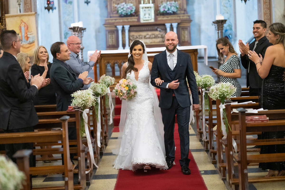 saida-dos-noivos-igreja