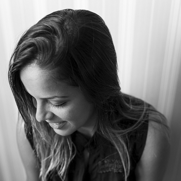 Sobre Caroline Tudesco | Fotografia Lifestyle de Famílias, Gestantes, Recém-nascidos, Partos, Pets e Aniversários Infantis | Campos dos Goytacazes/RJ