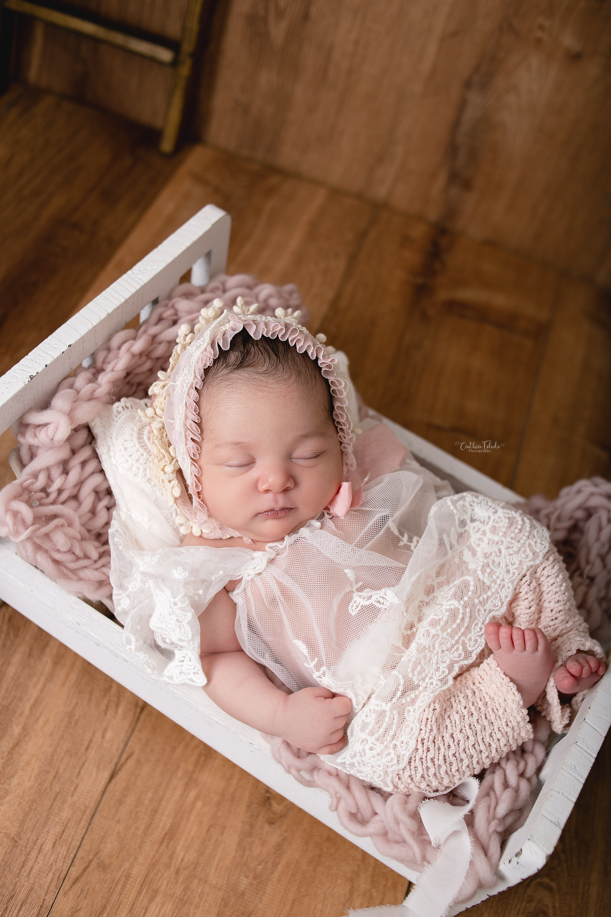 ensaio newborn de menina feito na caminha, fotografado por Cinthia Toledo photography nos Eua, na cidade de malden - MA,  fotografia newborn