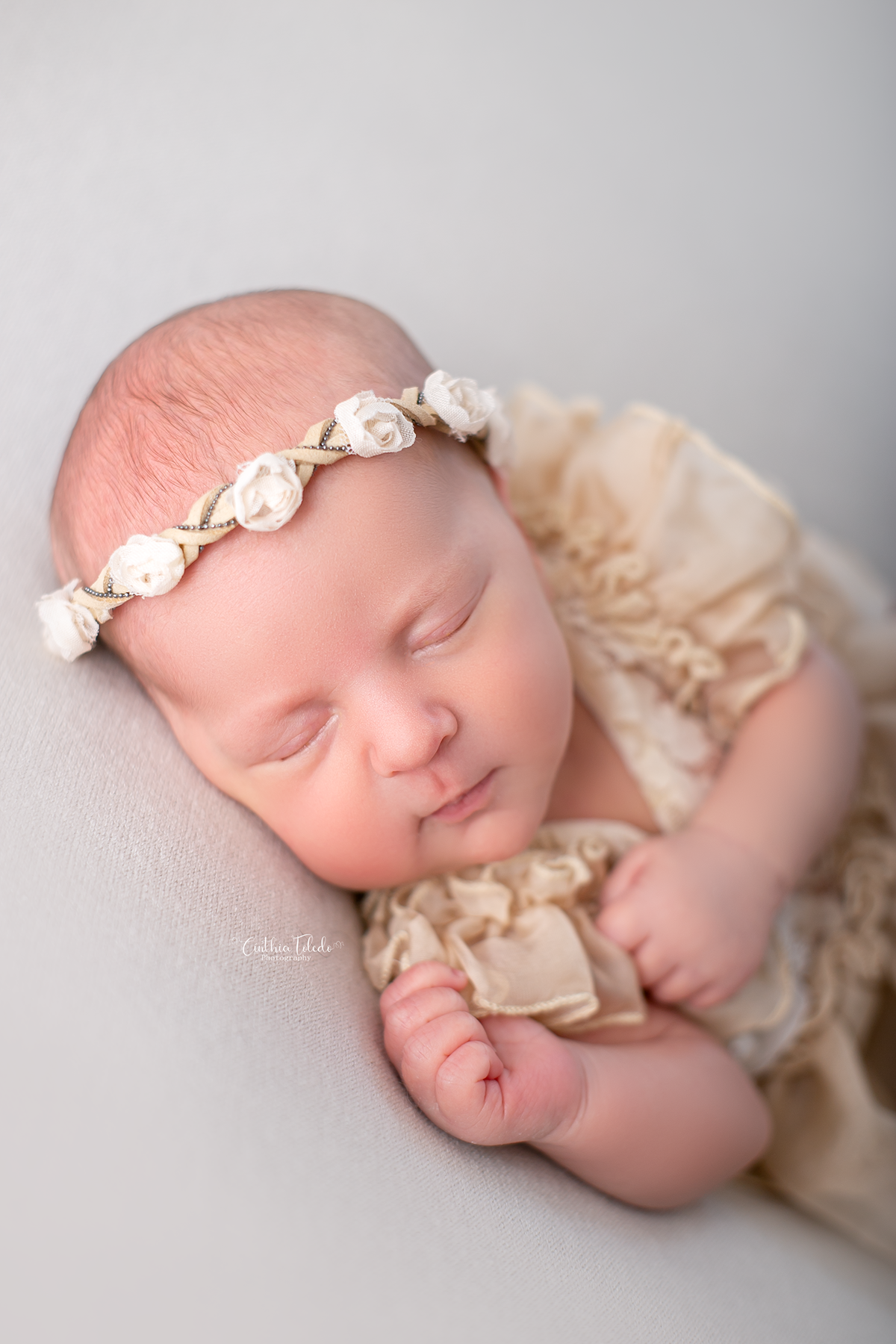 fotografia newborn feita por Cinthia Toledo photography / fotografia , realizada em home-studio, localizado em Malden - MA , EUA, newborn de casal de gemeos, menina