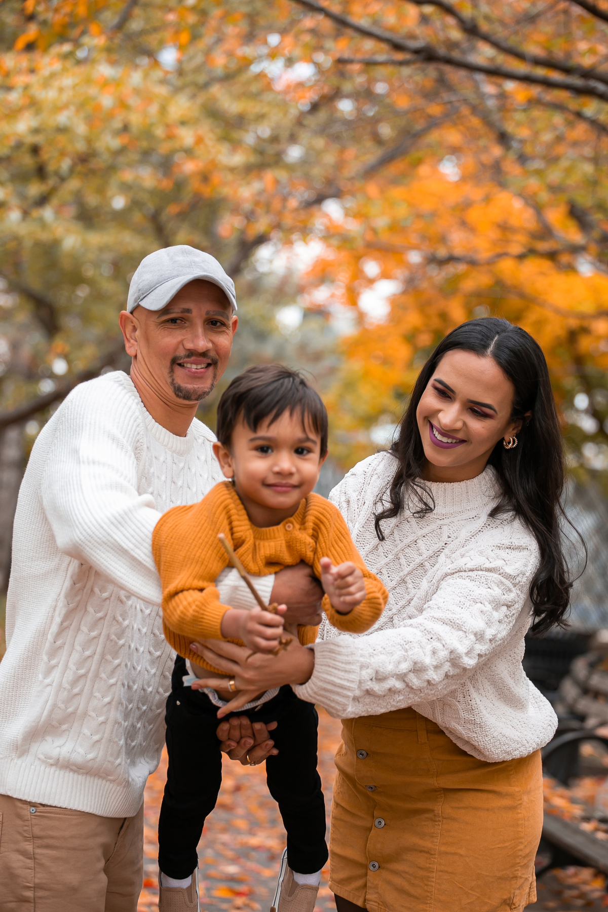 ensaio fotografico em familia, fotografado em Massachusetts por Cinthia Toledo photography, realizado na estacao de outono FALL,  